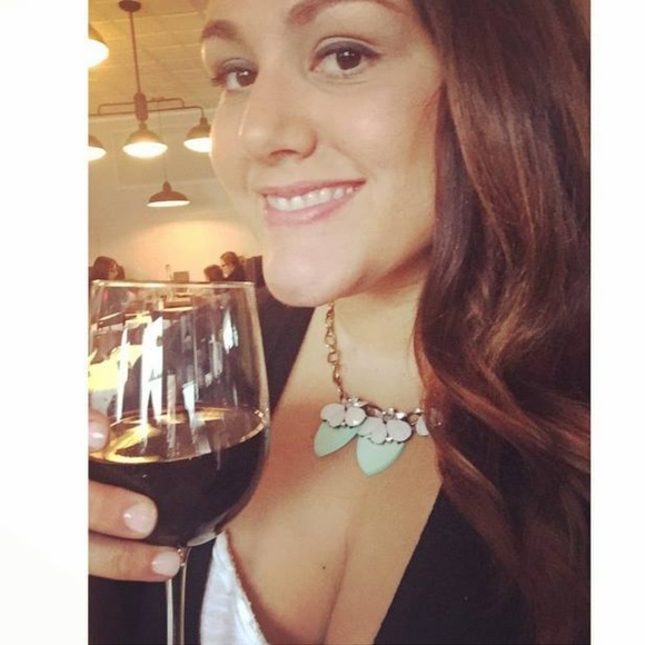 Meet your Posher, Stephanie - Picture 7 of 7